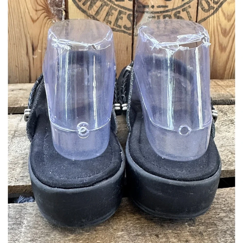 Minnetonka silverthorne sandals
